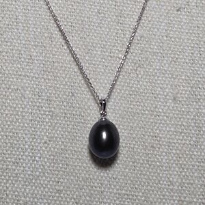 18K 750 White Gold Black Pearl Solitaire Pendant Necklace Approx 17" Chain 2.84g